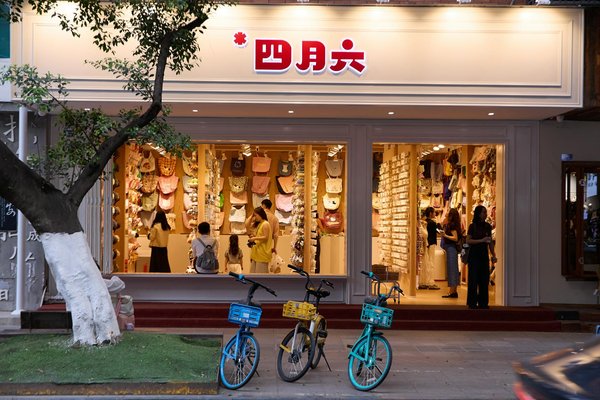 Portefeuille en cuir pour femme : notre sélection des meilleures marques